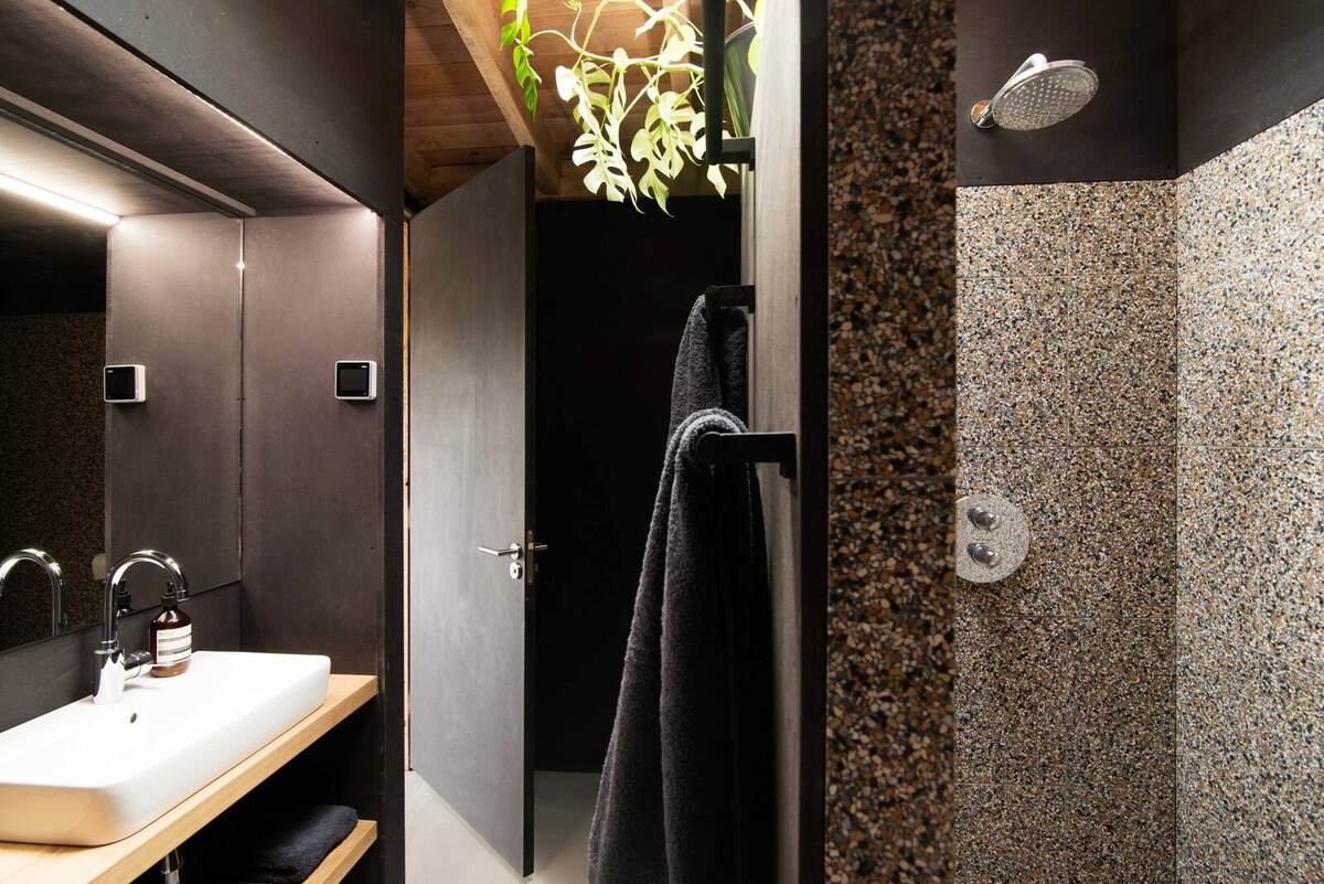 Zwemmen in de Vecht naast het huisje